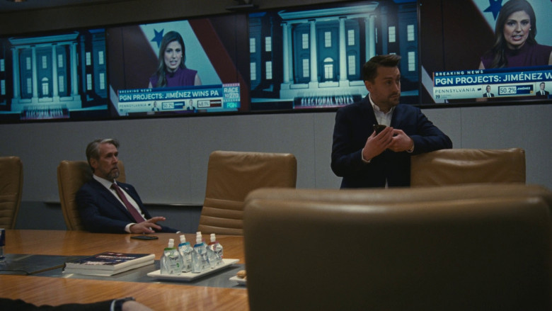 Chargel Caffeine-Free Athletic Gel Drinks and Apple iPhone Smartphones in Succession S04E08 "America Decides" (2023) - 369650