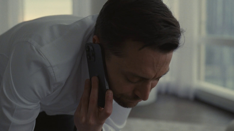 Apple iPhone Smartphone Used by Kieran Culkin as Roman Roy in Succession S04E09 "Church and State" (2023) - 372607