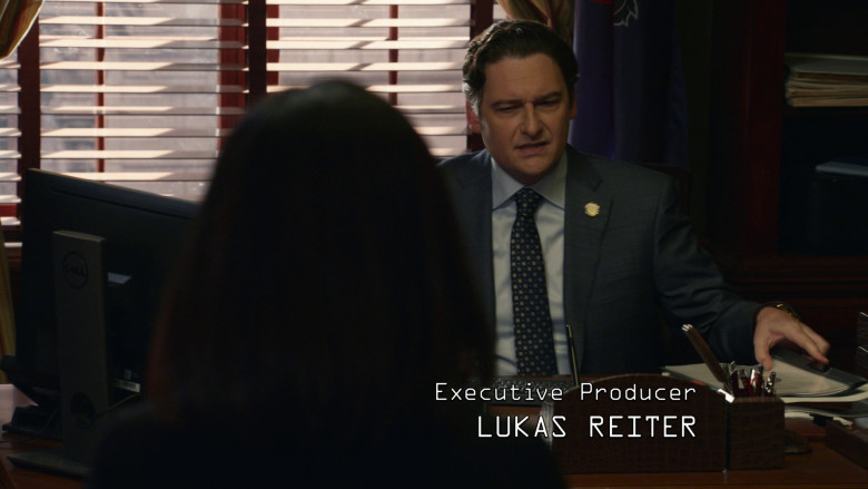 Dell Monitor of Toby Leonard Moore as Congressman Arthur Hudson in The Blacklist S10E13 "The Sicilian Error of Color" (2023) - 372944