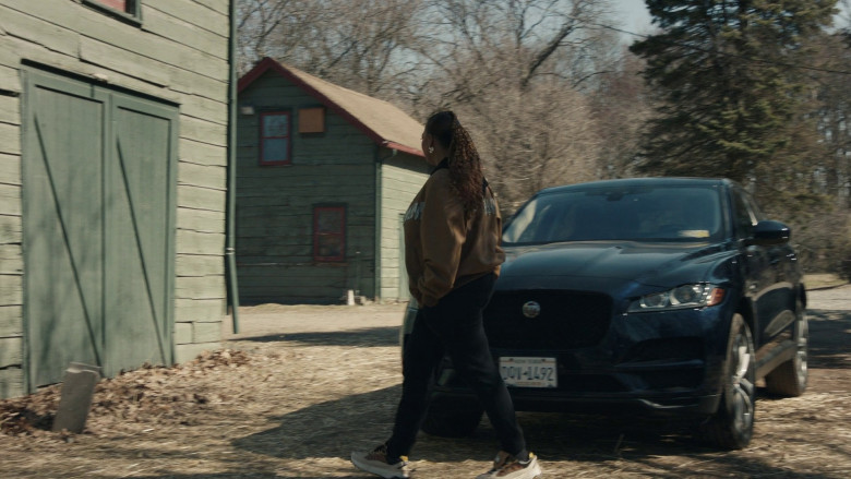 Jaguar F-Pace Car of Queen Latifah as Robyn McCall in The Equalizer S03E17 "Justified" (2023) - 370394