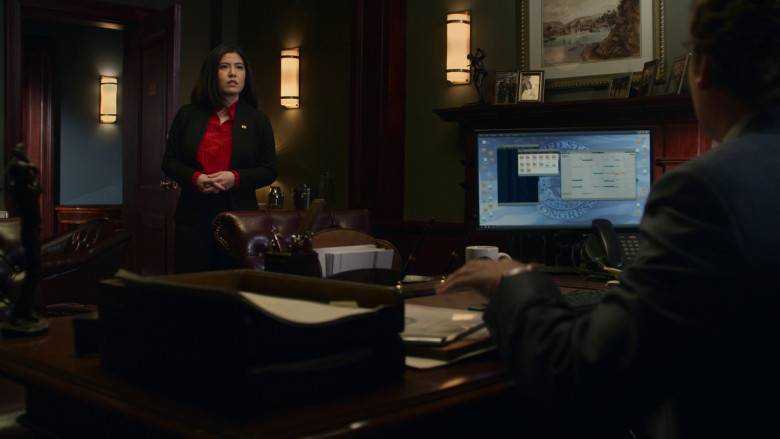 Dell Monitor of Toby Leonard Moore as Congressman Arthur Hudson in The Blacklist S10E13 "The Sicilian Error of Color" (2023) - 372945