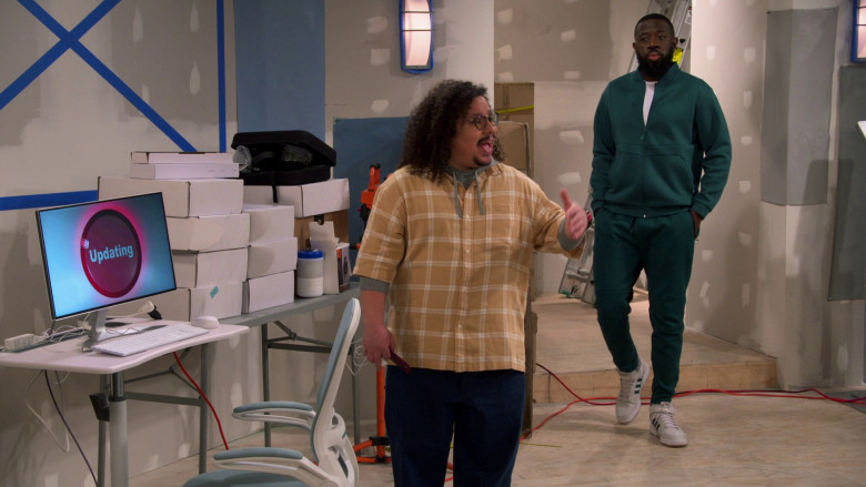 Adidas Men's Sneakers Worn by Sheaun McKinney as Malcolm Butler in The Neighborhood S05E21 "Welcome to the Fatherhood" (2023) - 372485