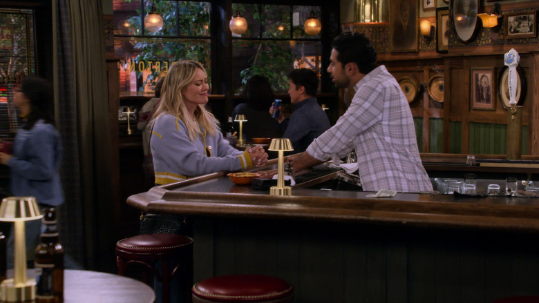 Red Bull Energy Drink and Blue Moon Beer in How I Met Your Father S02E13 "Family Business" (2023) - 375253