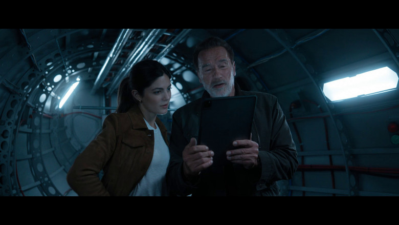 Apple iPad Tablet Held by Arnold Schwarzenegger as Luke Brunner in FUBAR S01E03 "Honeyplot" (2023) - 374046