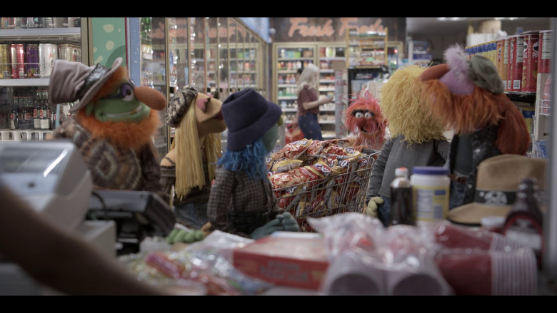 Coca-Cola Bottles, Tostitos and Pringles Chips in The Muppets Mayhem S01E02 "Track 2: True Colors" (2023) - 368705