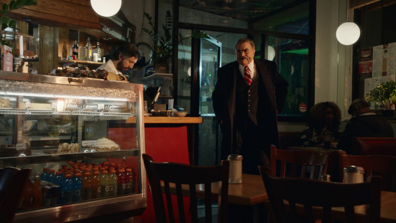Red Bull and Gatorade in Blue Bloods S13E20 "Irish Exits" (2023) - 370067