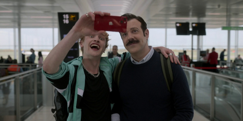 Apple iPhone Smartphone in Ted Lasso S03E12 "So Long, Farewell" (2023) - 375307