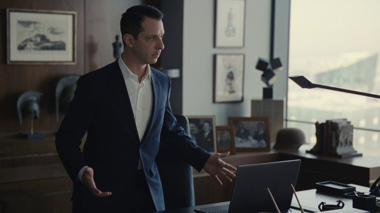 Dell Laptop Used by Jeremy Strong as Kendall Roy in Succession S04E10 "With Open Eyes" (2023) - 374799