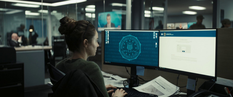 Microsoft PC Keyboard Used by Shailene Woodley as Eleanor Falco in To Catch a Killer (2023) - 370970