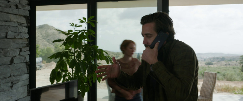 OnePlus Android Smartphone Used by Jake Gyllenhaal as Sgt. John Kinley in The Covenant (2023) - 367906