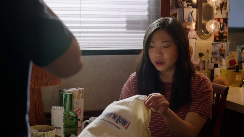 Mary's Gone Crackers and Sweet'N Low Bag in Awkwafina Is Nora From Queens S03E03 "Love & Order" (2023) - 368821