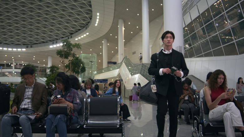 Gucci Bag of Sang Heon Lee as Min Ho in XO, Kitty S01E01 "XO" (2023) - 371441