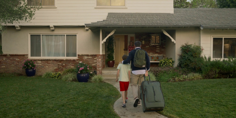 Herschel Backpack of Jason Sudeikis in Ted Lasso S03E12 "So Long, Farewell" (2023) - 375330
