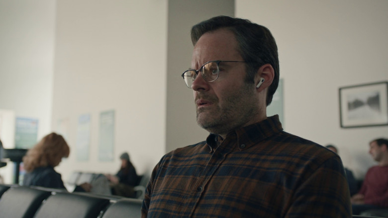 Apple Airpods Earphones of Bill Hader in Barry S04E06 "the wizard" (2023) - 370006