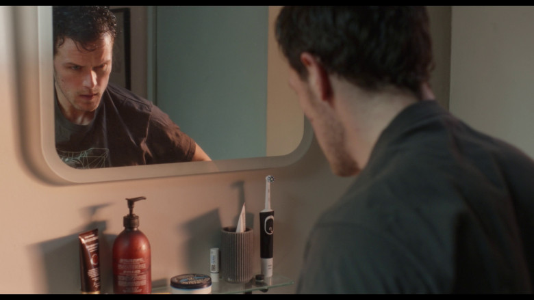 Oral-B Electric Toothbrush of Sam Heughan as Rob Burns in Love Again (2023) - 373293