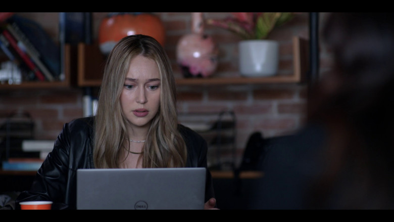 Dell Laptops in Saint X S01E05 "Colonial Interference" (2023) - 368654