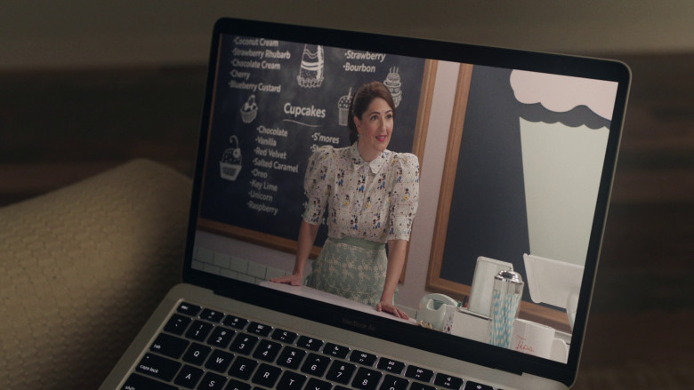 Apple MacBook Air Laptop of Sarah Goldberg as Sally Reed in Barry S04E05 "Tricky Legacies" (2023) - 368030