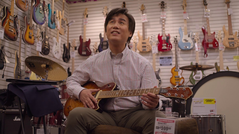 Sam Ash Music Store in Awkwafina Is Nora From Queens S03E03 "Love & Order" (2023) - 368829
