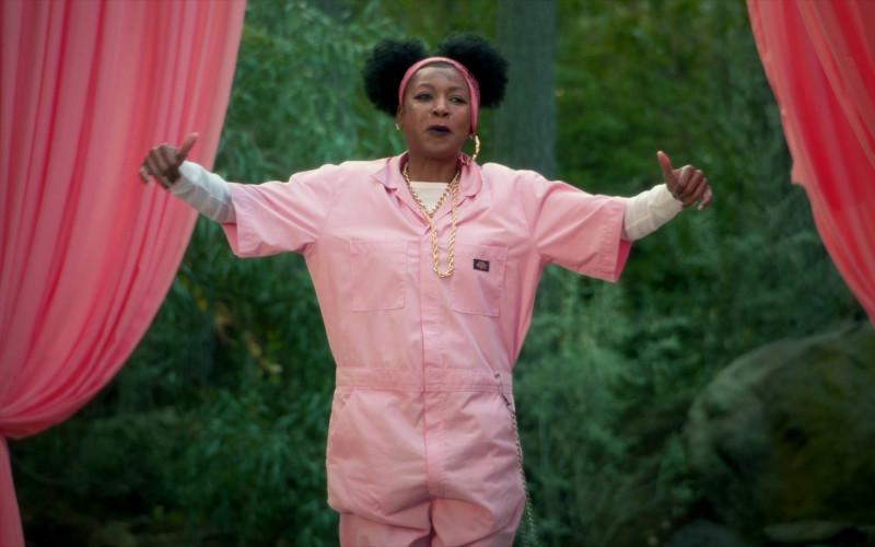 Dickies Pink Short Coveralls in A Black Lady Sketch Show S04E06 "Check Yo' Slack Every 5 to Stay Alive" (2023)