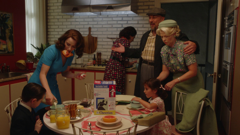 Cheerios Cereal in The Marvelous Mrs. Maisel S05E07 "A House Full of Extremely Lame Horses" (2023) - 369487