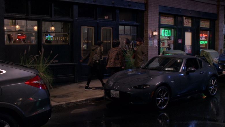 Mazda Car in How I Met Your Father S02E13 "Family Business" (2023) - 375237