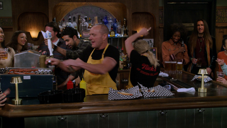 Blue Moon Beer, Don Julio Tequila, Skyy Vodka, Mezan Chiriquí Rum, Tito's Vodka in How I Met Your Father S02E13 "Family Business" (2023) - 375146