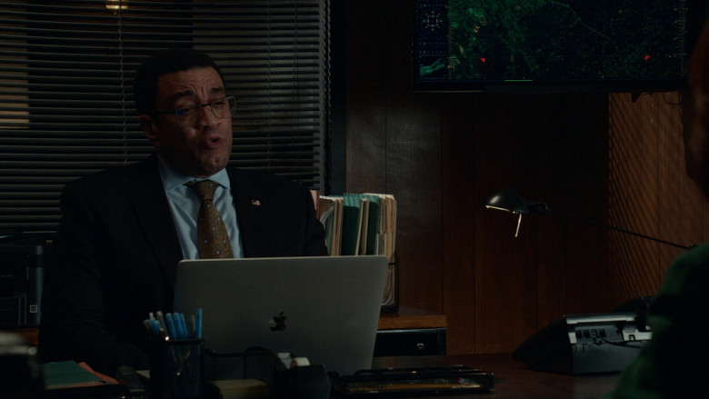 Apple MacBook Laptops in The Blacklist S10E11 "The Man in the Hat" (2023) - 368255