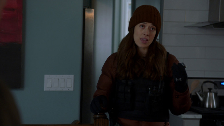 Under Armour Gloves in Chicago P.D. S10E21 "New Life" (2023) - 371895