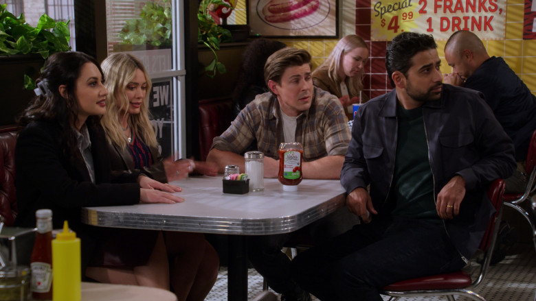 Nature's Promise Organic Tomato Ketchup on the Table in How I Met Your Father S02E12 "Not a Mamma Mia"  (2023) - 373424