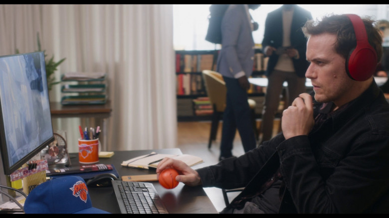 Dell Monitor and PC Keyboard Used by Sam Heughan as Rob Burns in Love Again (2023) - 373175
