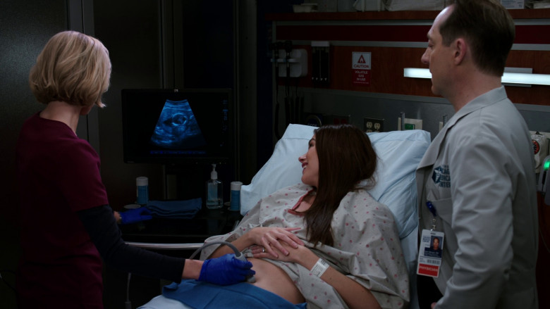 HP Monitor in Chicago Med S08E21 "Might Feel Like It's Time for a Change" (2023) - 371863