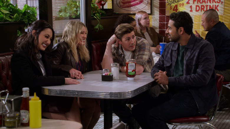 Nature's Promise Ketchup and Pepsi Soda in How I Met Your Father S02E12 "Not a Mamma Mia"  (2023) - 373421