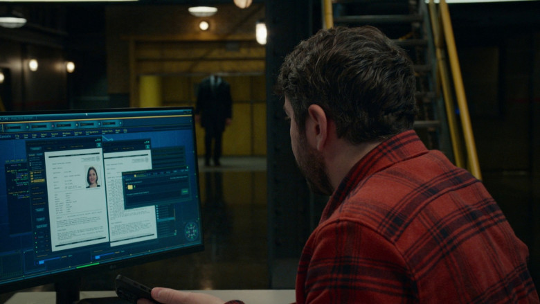 LG Monitor in The Blacklist S10E14 "The Nowhere Bride" (2023) - 374984