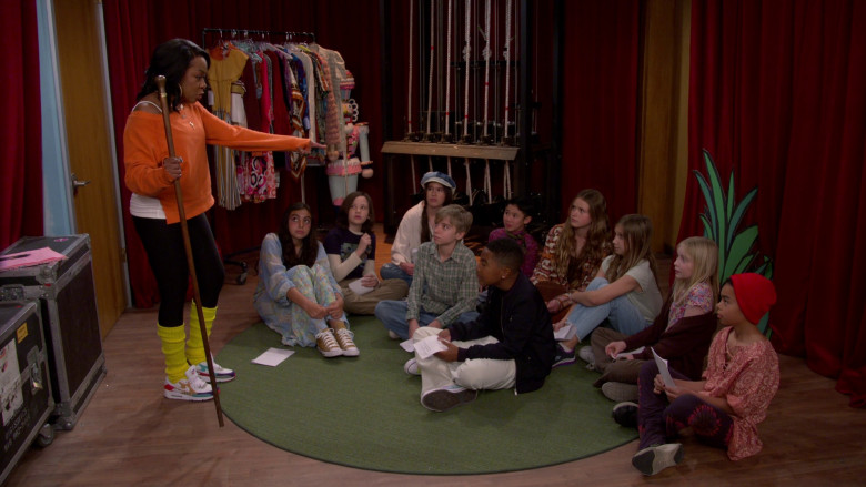 Nike Sneakers in The Neighborhood S05E22 "Welcome to the Opening Night" (2023) - 373932