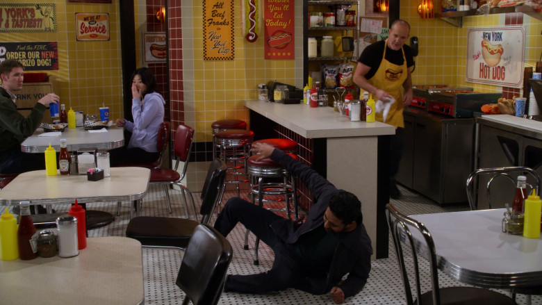 Heinz Ketchup, Pepsi Drinks and UTZ Snacks in How I Met Your Father S02E12 "Not a Mamma Mia"  (2023) - 373398