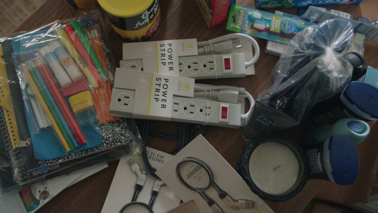Chock full o'Nuts Coffee, Dove For Men, Vaseline, Colgate Toothbrush, Crest Toothpaste in Barry S04E05 "Tricky Legacies" (2023) - 368039