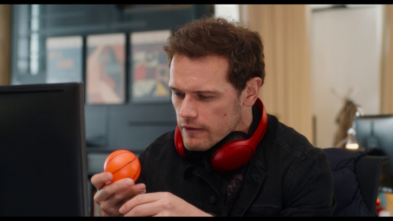 Sony Red Wireless Headphones of Sam Heughan as Rob Burns in Love Again (2023) - 373319