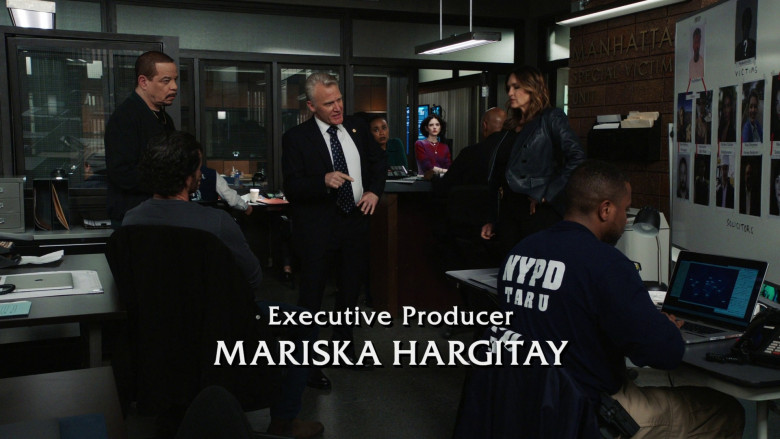 Apple MacBook Laptops in Law & Order: Special Victims Unit S24E22 "All Pain Is One Malady" (2023) - 372752