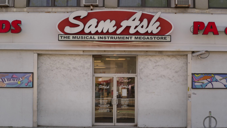Sam Ash Music Store in Awkwafina Is Nora From Queens S03E03 "Love & Order" (2023) - 368831