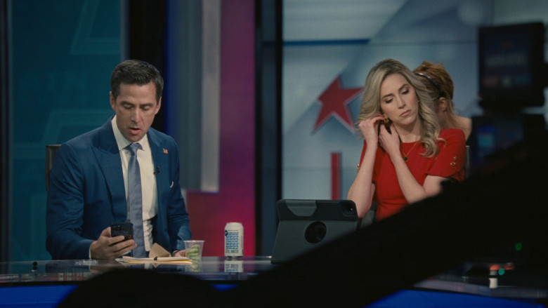 Open Water Still Can and Apple iPad Tablet in Succession S04E08 "America Decides" (2023) - 369829