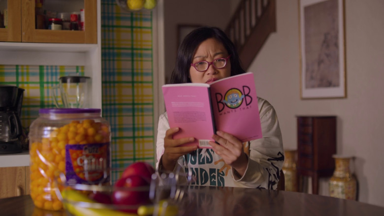 Utz Cheese Balls in Awkwafina Is Nora From Queens S03E03 "Love & Order" (2023) - 368839