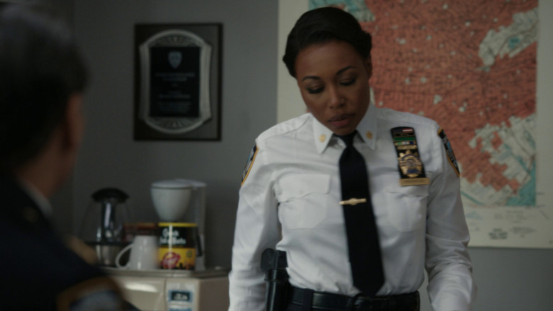 Chock full o'Nuts Coffee in East New York S01E21 "Ruskin Roulette" (2023) - 370103