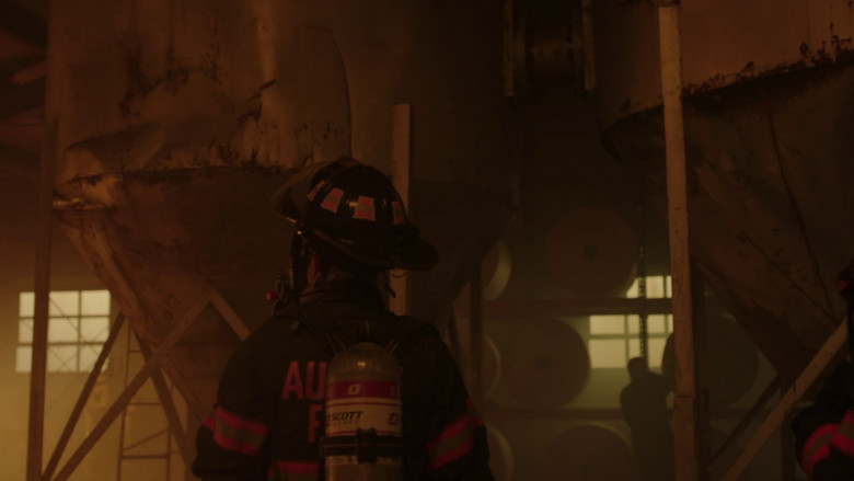 3M Scott Fire & Safety SCBA in 9-1-1: Lone Star S04E16 "A House Divided" (2023) - 368556