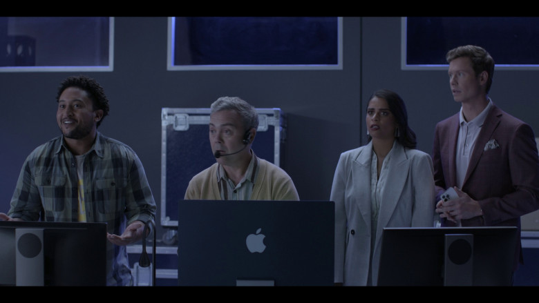 Apple iMac Computer in The Muppets Mayhem S01E08 "Track 8: Virtual Insanity" (2023) - 368744