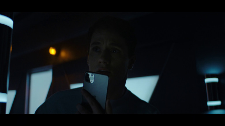 Apple iPhone Smartphone in Titans S04E12 "Titans Forever" (2023) - 369044