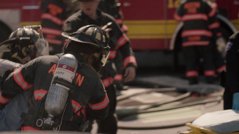3M Scott SCBA in 9-1-1: Lone Star S04E15 "Donors" (2023) - 366757