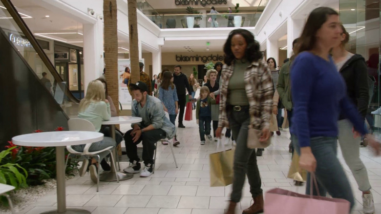 Bloomingdale's Store in 9-1-1 S06E16 "Lost & Found" (2023) - 366608