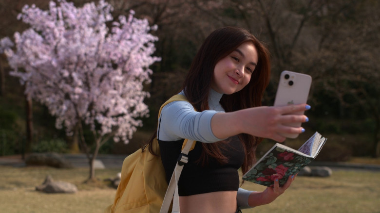Apple iPhone Smartphone Used by Anna Cathcart in XO, Kitty S01E02 "WTF" (2023) - 371504
