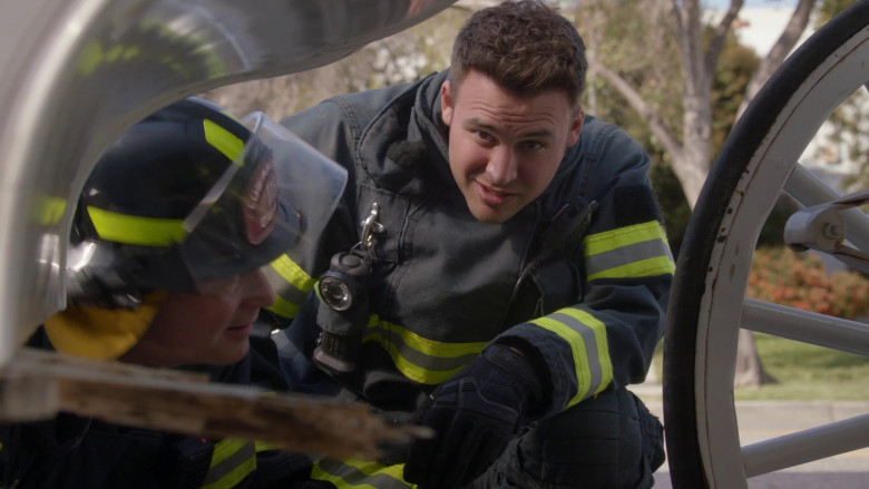 Mechanix Gloves in 9-1-1 S06E17 "Love Is in the Air" (2023) - 367959