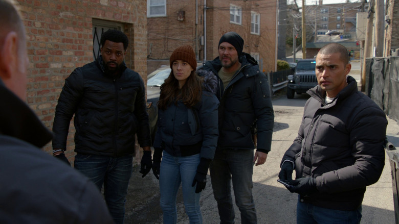Under Armour Gloves in Chicago P.D. S10E20 "Fight" (2023) - 368906